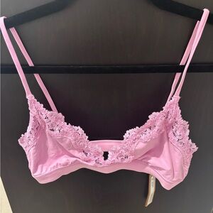 SKIMS Fits Everyone Petal Pink Lace Trim Triangle Bralette
Small
